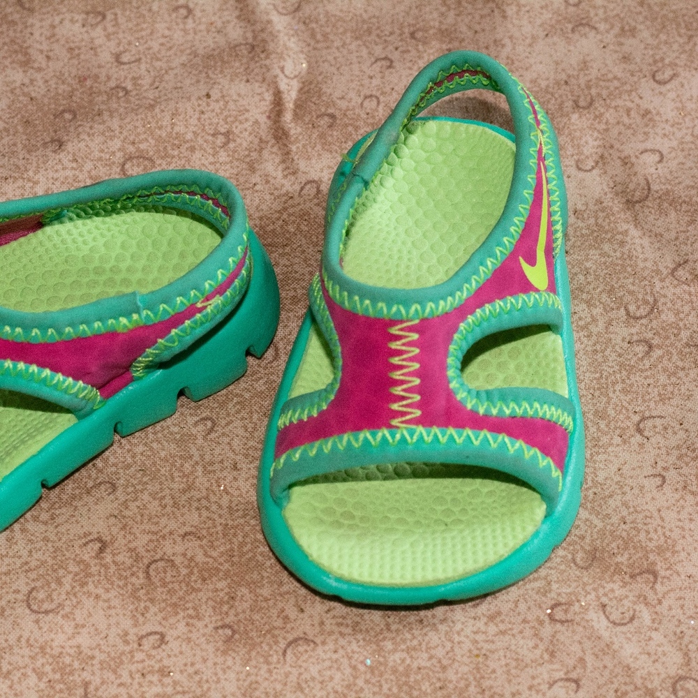 Nike baby flip flops size 0-3 months